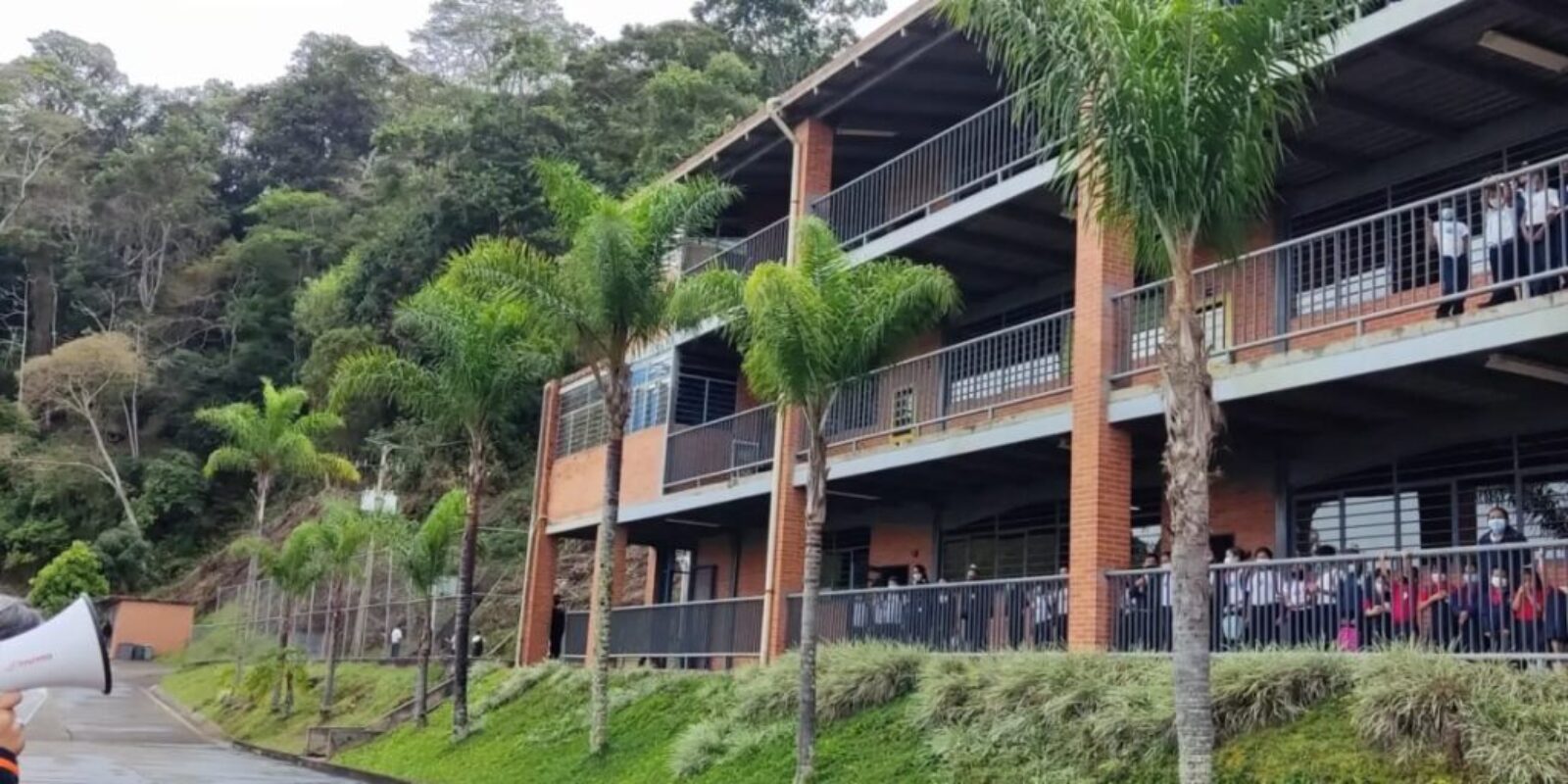 colegio mano amiga