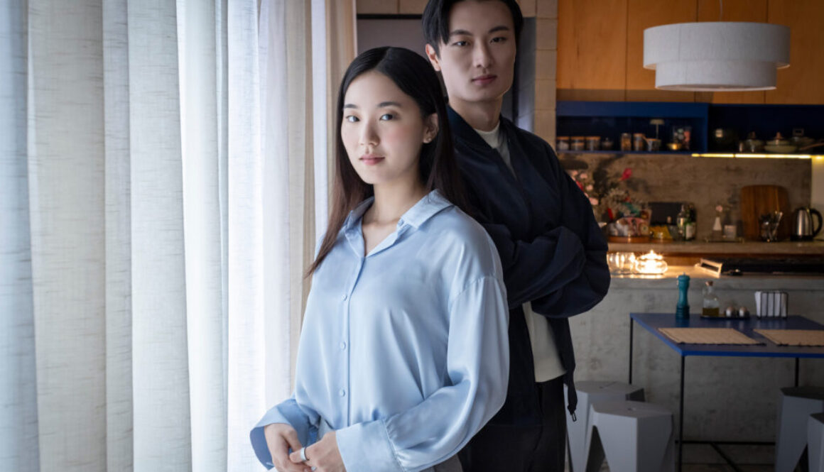 Sharon-Cho-e-Raphael-Chung-série-Tudo-Sob-Controle-K-Drama-Samsung-TV-Plus-1 (1)