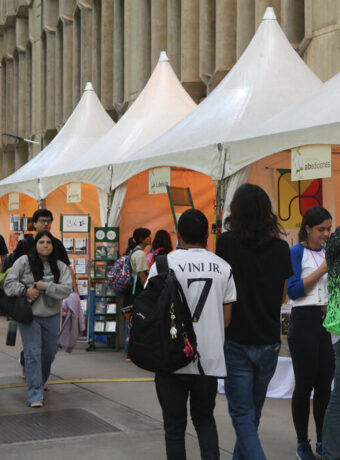 Stands-FLOC-UCAB-2024-Feria-Libro-Manuel-Sarda-10