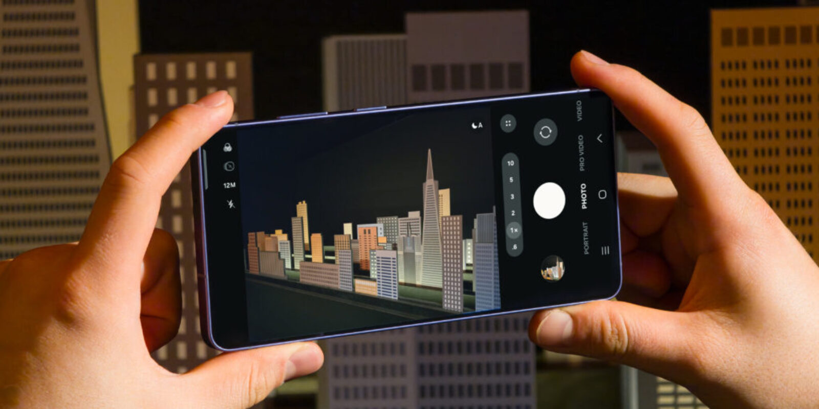 018-lifesytle-galaxy-s26ultra-cobaltviolet-nightography-photomode