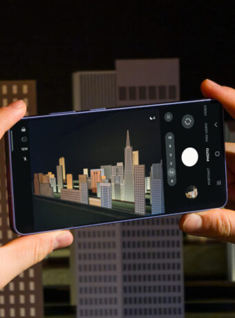 018-lifesytle-galaxy-s26ultra-cobaltviolet-nightography-photomode