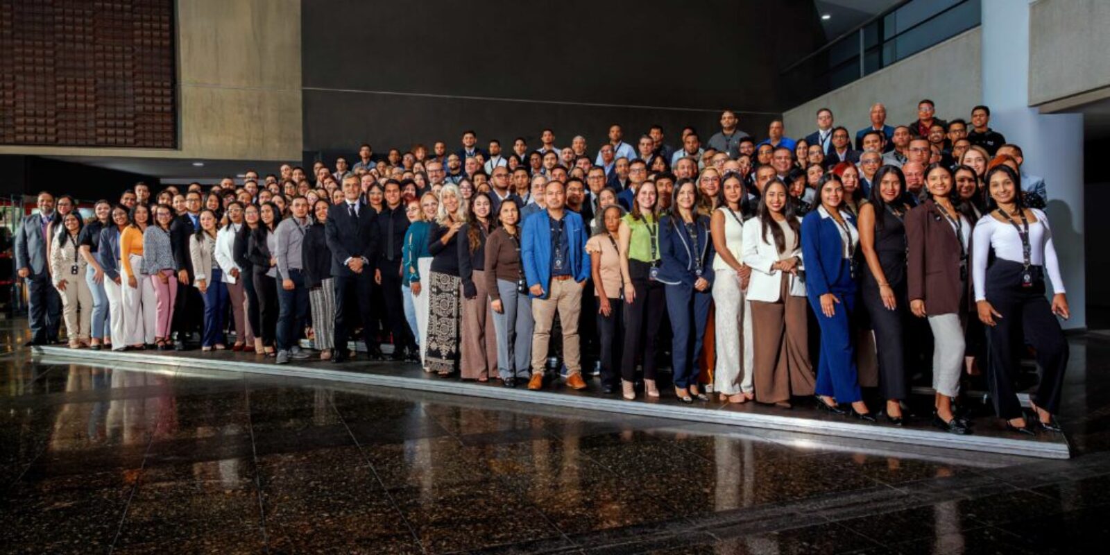 R4 corporativo grupal junio 2026